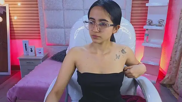 Mia Fischer online show from 04/21/26, 11:27