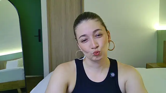 Snapshot of adarussell chatting on 06/15/26, 08:22 adarussell online show from 06/15/26, 08:22