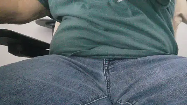 Snapshot of Leo_Sanders chatting on 02/25/26, 03:21 Leo Sanders online show from 02/25/26, 03:21