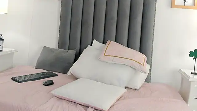 samanta william online show from 03/18/25, 04:15