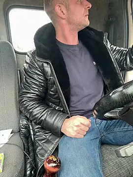 Snapshot of AlexGWoW chatting on 01/26/25, 10:23 AlexGWoW online show from 01/26/25, 10:23