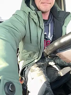 Snapshot of AlexGWoW chatting on 02/24/25, 09:53 AlexGWoW online show from 02/24/25, 09:53