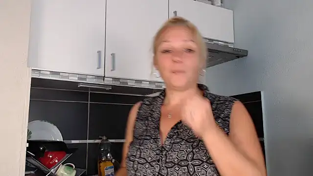 Doucelouve9 online show from 09/24/25, 10:40