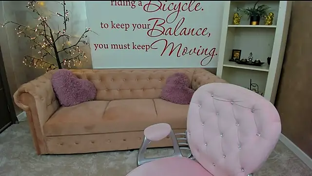 Snapshot of nicolee___19 chatting on 12/02/24, 08:30 nicolee 19 online show from 12/02/24, 08:30