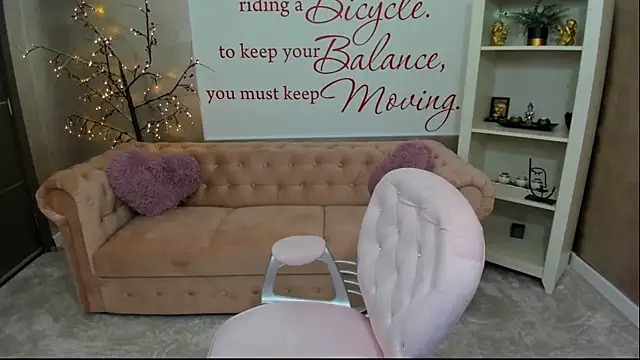 Snapshot of nicolee___19 chatting on 12/11/24, 07:14 nicolee 19 online show from 12/11/24, 07:14