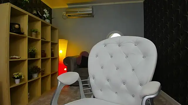 Snapshot of nicolee___19 chatting on 01/09/25, 12:25 nicolee 19 online show from 01/09/25, 12:25