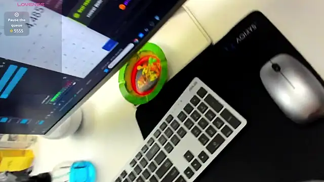 Snapshot of nicolee___19 chatting on 01/28/25, 05:35 nicolee 19 online show from 01/28/25, 05:35