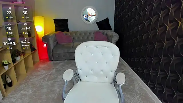 Snapshot of nicolee___19 chatting on 02/23/25, 05:39 nicolee 19 online show from 02/23/25, 05:39