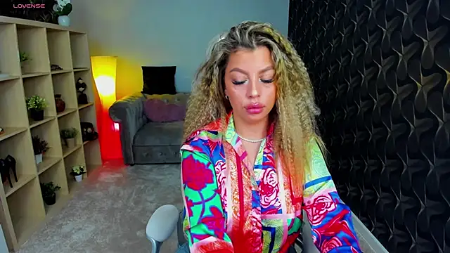 Snapshot of nicolee___19 chatting on 03/07/25, 06:54 nicolee 19 online show from 03/07/25, 06:54