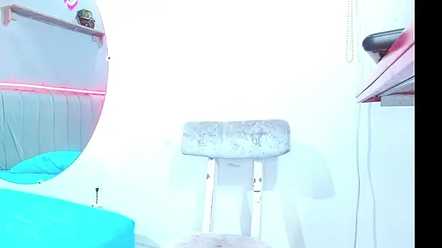 minimi naty online show from 12/15/24, 10:26