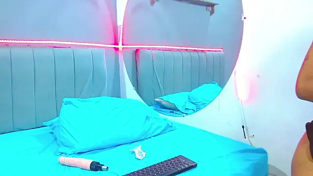 minimi naty online show from 12/19/24, 10:21