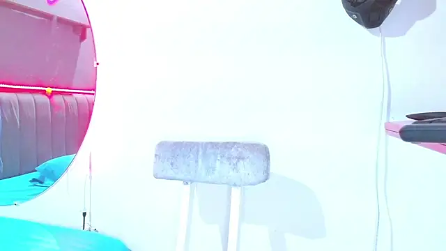 minimi naty online show from 02/06/25, 07:18