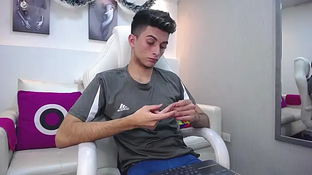 Snapshot of MrWilliseo chatting on 12/17/24, 11:27 MrWilliseo online show from 12/17/24, 11:27