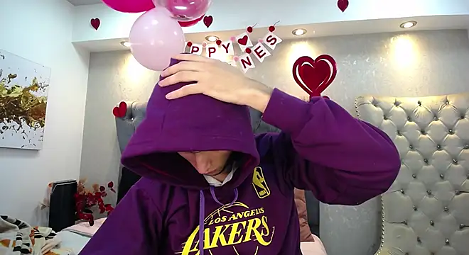 Snapshot of MrWilliseo chatting on 02/15/25, 08:11 MrWilliseo online show from 02/15/25, 08:11