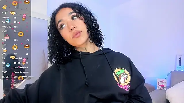 Crystal Dluna online show from 02/05/25, 12:38