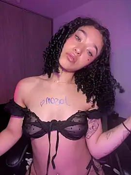 Crystal Dluna online show from 11/06/25, 04:19