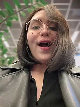 Snapshot of meow_girl chatting on 03/16/25, 10:55 meow girl online show from 03/16/25, 10:55