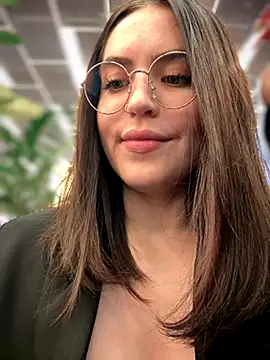 Snapshot of meow_girl chatting on 09/29/25, 11:48 meow girl online show from 09/29/25, 11:48