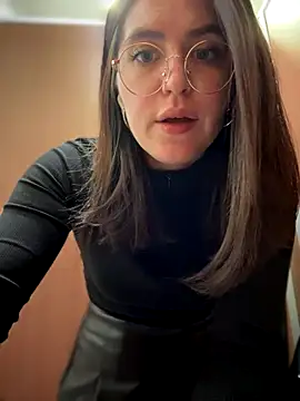 Snapshot of meow_girl chatting on 10/04/25, 11:08 meow girl online show from 10/04/25, 11:08