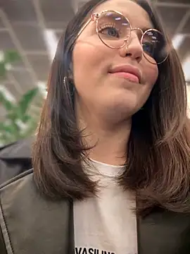 Snapshot of meow_girl chatting on 10/06/25, 03:53 meow girl online show from 10/06/25, 03:53