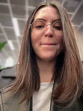 meow girl online show from 10/11/25, 12:04