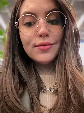 Snapshot of meow_girl chatting on 10/21/25, 11:00 meow girl online show from 10/21/25, 11:00