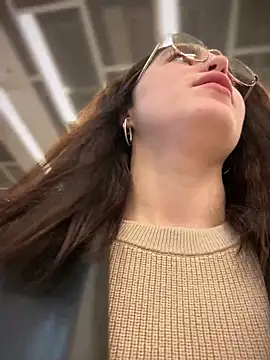 Snapshot of meow_girl chatting on 10/28/25, 10:52 meow girl online show from 10/28/25, 10:52