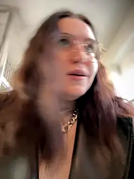 Snapshot of meow_girl chatting on 10/31/25, 10:05 meow girl online show from 10/31/25, 10:05