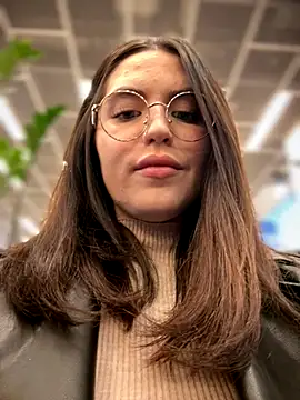 Snapshot of meow_girl chatting on 11/05/25, 11:10 meow girl online show from 11/05/25, 11:10