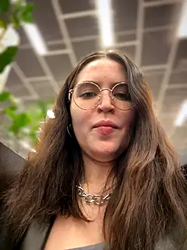 Snapshot of meow_girl chatting on 11/08/25, 03:12 meow girl online show from 11/08/25, 03:12