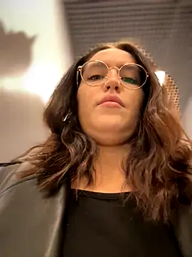 meow girl online show from 11/19/25, 08:03