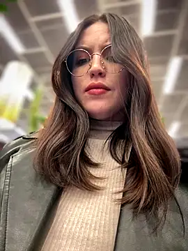 Snapshot of meow_girl chatting on 12/14/25, 05:07 meow girl online show from 12/14/25, 05:07