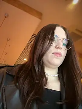 Snapshot of meow_girl chatting on 12/21/25, 07:59 meow girl online show from 12/21/25, 07:59