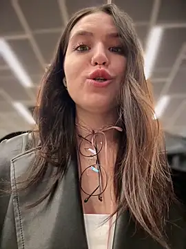 Snapshot of meow_girl chatting on 02/02/26, 12:59 meow girl online show from 02/02/26, 12:59