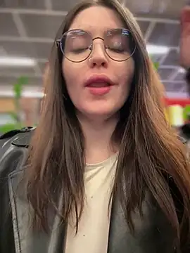 Snapshot of meow_girl chatting on 02/06/26, 02:20 meow girl online show from 02/06/26, 02:20