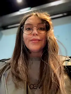 Snapshot of meow_girl chatting on 02/15/26, 11:08 meow girl online show from 02/15/26, 11:08