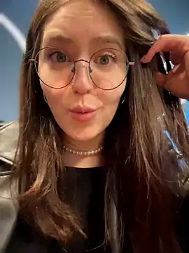 Snapshot of meow_girl chatting on 02/22/26, 11:09 meow girl online show from 02/22/26, 11:09