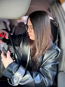 Snapshot of meow_girl chatting on 02/25/26, 10:03 meow girl online show from 02/25/26, 10:03