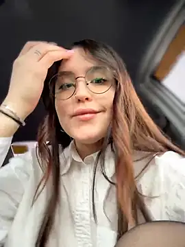 Snapshot of meow_girl chatting on 02/27/26, 12:05 meow girl online show from 02/27/26, 12:05