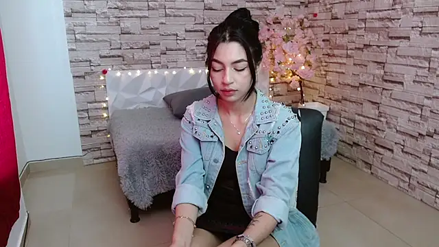 Snapshot of Vanse_lust chatting on 12/07/24, 04:58 Vanse lust online show from 12/07/24, 04:58