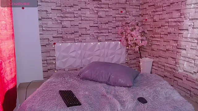 Snapshot of Vanse_lust chatting on 02/06/25, 10:10 Vanse lust online show from 02/06/25, 10:10