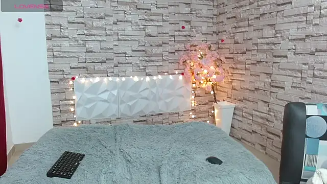 Snapshot of Vanse_lust chatting on 02/27/25, 02:32 Vanse lust online show from 02/27/25, 02:32