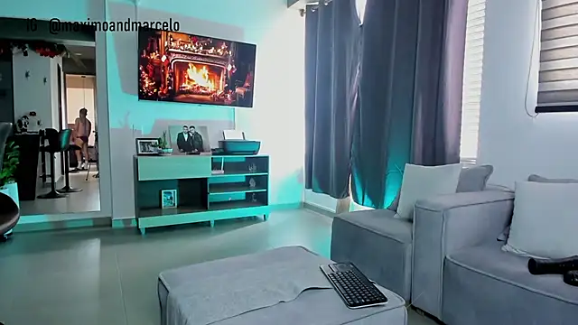 Snapshot of Maximo_Marcelo chatting on 12/15/24, 06:15 Maximo Marcelo online show from 12/15/24, 06:15