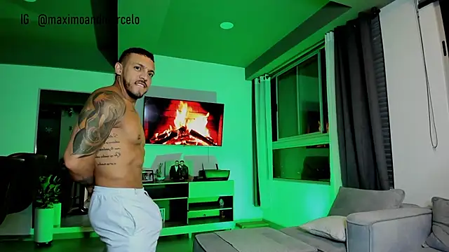 Snapshot of Maximo_Marcelo chatting on 01/10/25, 12:17 Maximo Marcelo online show from 01/10/25, 12:17