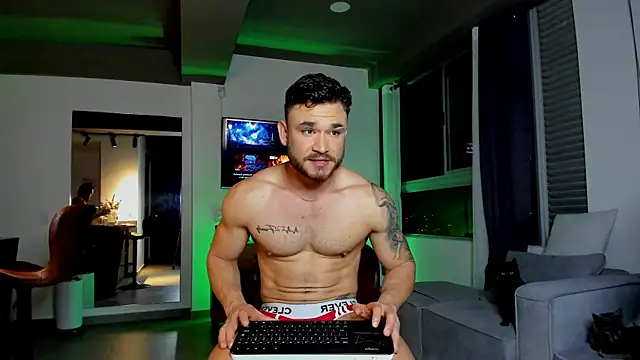 Snapshot of Maximo_Marcelo chatting on 02/05/25, 02:08 Maximo Marcelo online show from 02/05/25, 02:08