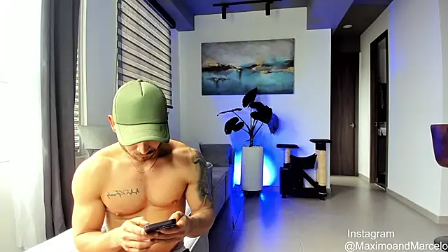 Snapshot of Maximo_Marcelo chatting on 02/28/25, 01:14 Maximo Marcelo online show from 02/28/25, 01:14