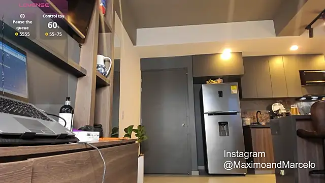 Snapshot of Maximo_Marcelo chatting on 09/29/25, 10:47 Maximo Marcelo online show from 09/29/25, 10:47