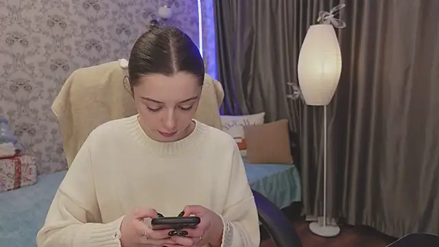 Snapshot of DinaCandy chatting on 12/20/24, 11:21 DinaCandy online show from 12/20/24, 11:21