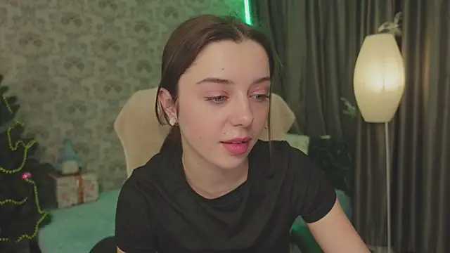 Snapshot of DinaCandy chatting on 12/25/24, 02:13 DinaCandy online show from 12/25/24, 02:13