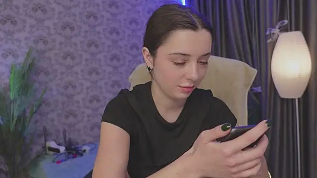 Snapshot of DinaCandy chatting on 01/04/25, 02:25 DinaCandy online show from 01/04/25, 02:25